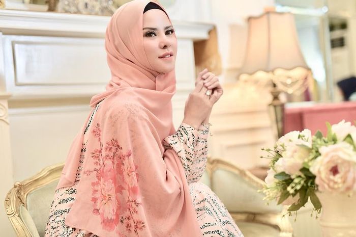Kisah Hidup Angel Lelga Sebelum Terkenal, Hingga Akhirnya Bertemu dan Menikah dengan Vicky Prasetyo