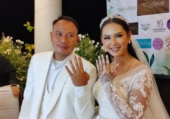 Sempat Tertunda, Kini Vicky Prasetyo Akhirnya Menikah dengan Kalina Octaranny, Sang Gladiator Cinta ini Akui Tak Pusingkan Bulan Madu Namun Sempat Berseloroh Ungkap Malam Pertamanya dengan Sang Istri: Kalina Akan Merasakan Keperkasaan Gladiator!
