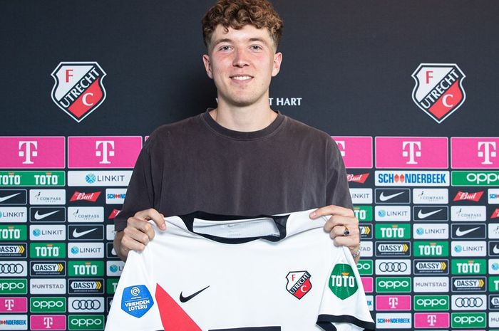 Ole Romeny saat menjalani sesi perkenalan setelah diikat oleh FC Utrecht.