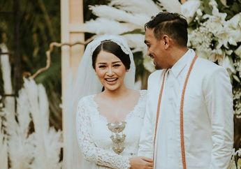 Sehari Setelah Pemakaman Glenn Fredly, Mutia Ayu Unggah Video Dipeluk Mesra Sang Suami Saat Manggung: Kangen Kamu...