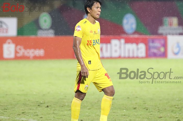 Bek Bhayangkara FC, Achmad Jufriyanto, ketika laga Bhayangkara FC melawan Persija Jakarta di Stadion PTIK, Melawai, Jakarta Selatan (14/3/2020)