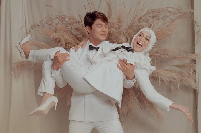 Sosok Ini Bocorkan Tanggal Pernikahan Rizky Billar dan Lesty Kejora