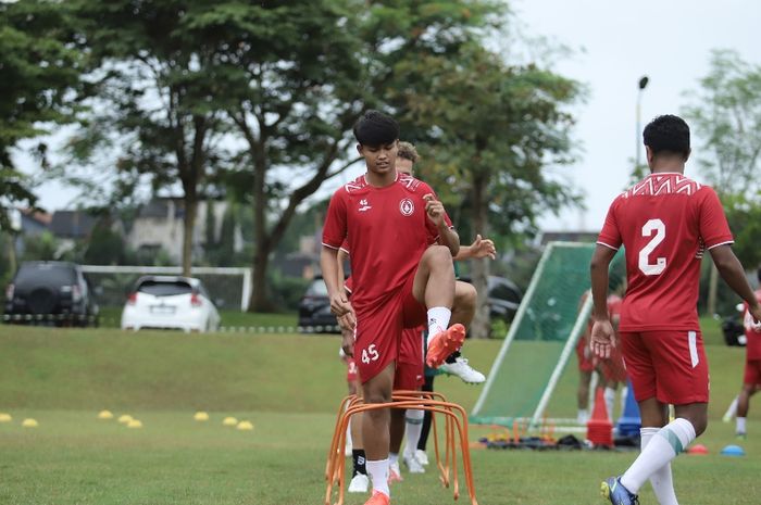Striker timnas U-20 Indonesia, Hokky Caraka mulai menjalani latihan bersama PSS Sleman pada Rabu (30/11/2022).