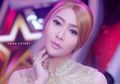 Bak Gitar Spanyol, Inul Daratista Tampil Elegan dalam Balutan Gaun Mermaid Bertabur Warna Emas
