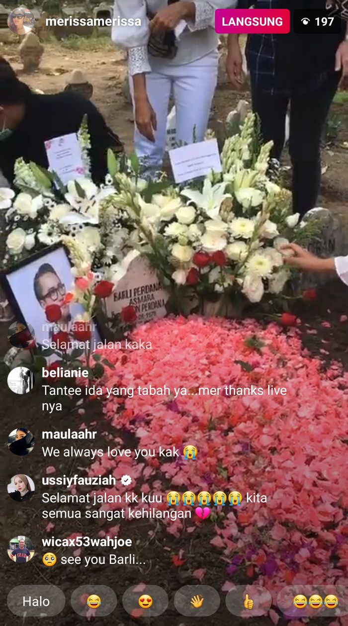 Suasana pemakaman Barli Asmara di Bali, Jumat (28/8/2020).Instagram @merissamerissa