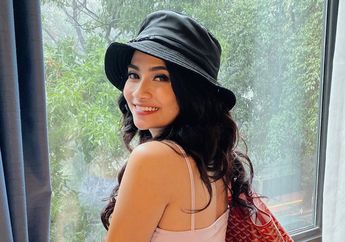 Unggah Video Tik Tok Pakai Tank Top Belahan Dada Rendah Seksi, Vanessa Angel Langsung Diserbu Komentar Usil Netizen