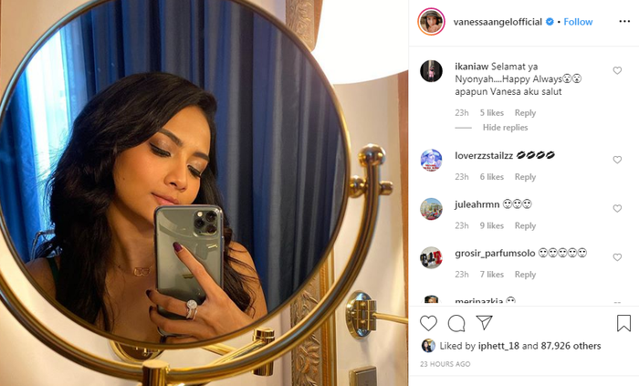 Komentar netizen postingan foto terbaru Vanessa Angel saat berselfie sembari berjualan lipstik brand kosmetik miliknya.