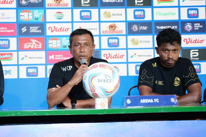 Pelatih Arema FC Widodo Cahyono Putro saat memberi keterangan kepada awak media, Selasa (5/3/2024).