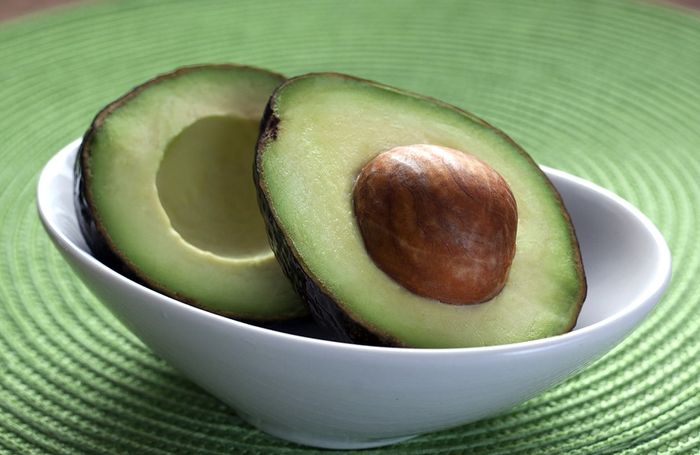 Hilangkan kantung mata dan kurangi keriput dengan alpukat