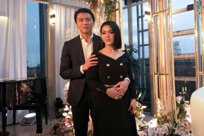 Syahrini dan Reino Barack