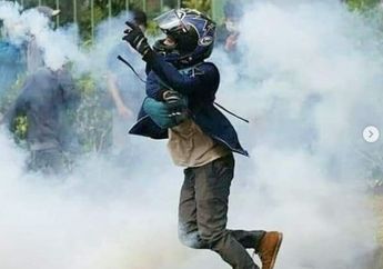Sosoknya Sukses Curi Perhatian di tengah Demo Tolak UU Cipta Kerja, Laki-laki Ini Sampai Dijuluki Anak Sultan Gara-gara Outfit yang Dikenakannya, Berapa Total Harga yang Dikenakannya?