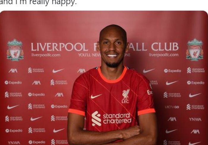 Gelandang Liverpool, Fabinho, menandatangani kontrak baru berdurasi lima tahun.