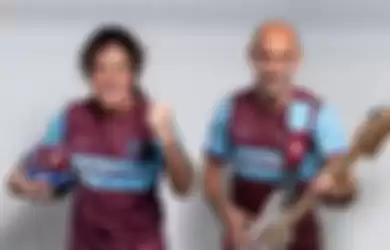 Steve Harris dan Pablo Zabaleta yang mengenakan jersi kit Iron Maiden x West Ham United