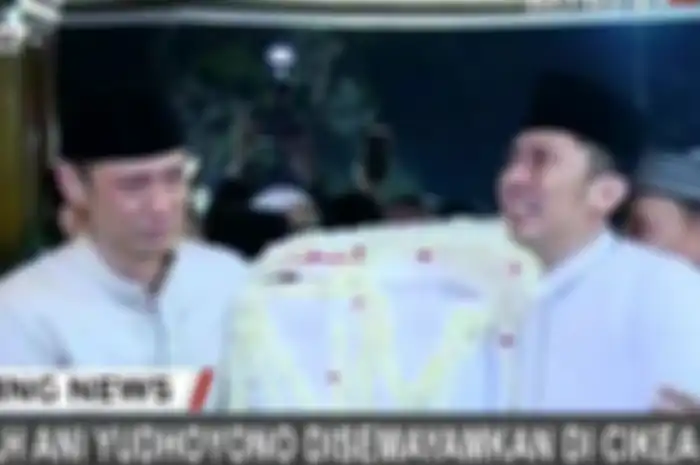 AHY dan Ibas Tak kuasa menahan tangis saat angkat peti jenazah Ani Yudhoyono, ini ampak positif anak laki-laki dekat dengan ibu.
