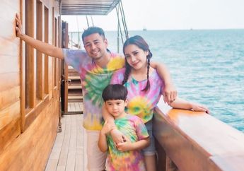 Pamer Foto Bangun Tidur Kesiangan Bareng Istri dan Anaknya di Atas Kasur, Raffi Ahmad Kebanjiran Komentar Netizen: Oh Kaya Gini Wajah Sultan Baru Bangun