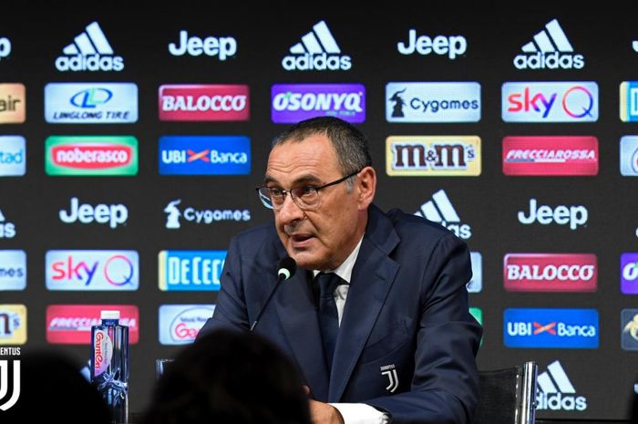 Pelatih Juventus, Maurizio Sarri, dalam konferensi pers pada 20 Juni 2019.