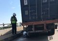 Viral Aksi Heroik Ipda Tatang, Ganjal Motor Dinas di Ban Belakang Truk Agar Tak Terjadi Kecelakaan