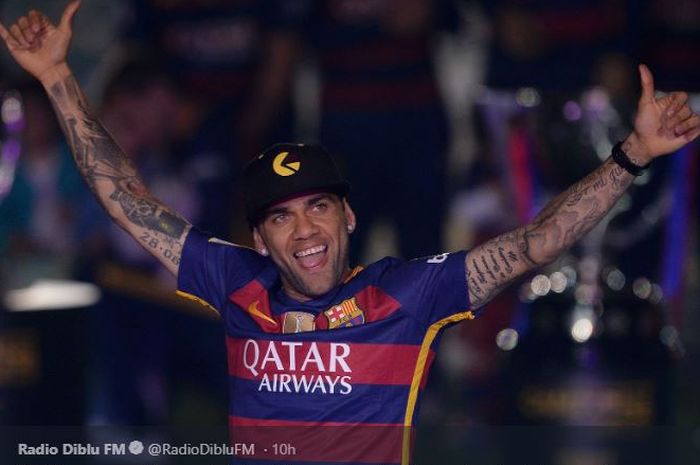 Bek Paris Saint-Germain (PSG) Dani Alves, saat masih memperkuat FC Barcelona.