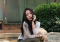 Seksi, Intip Tampilan Natasha Wilona Kenakan Long Dress Kerah V Neck dan Belahan Tinggi Pamer Kaki Jenjang
