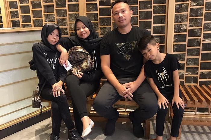 Putri Vicky Prasetyo Menangis Saat Bacakan Puisi Sang Ayah Aku Sayang Kamu Mano Grid Id Putri Vicky Prasetyo Menangis Saat Bacakan Puisi Sang Ayah Aku Sayang Kamu Mano Grid Id