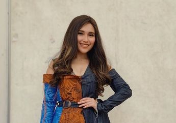 Selama Ini Ditutup Rapat-rapat, Calon Suami Ayu Ting Ting Malah 'Dikenalkan' Sendiri oleh Umi Kalsum di Depan Kamera: Ganteng!