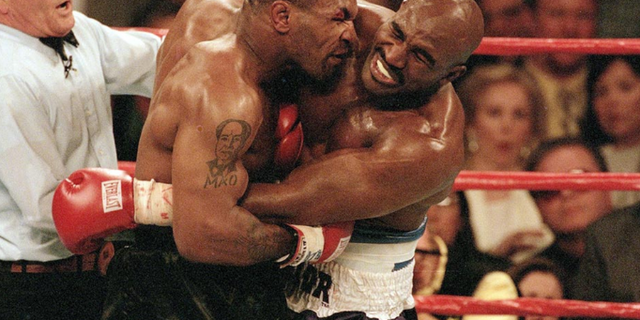 Evander Holyfield Tunggu Kepastian Trilogi, Mike Tyson Masih Sembunyi