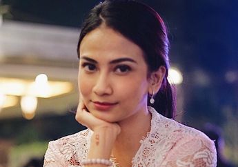 Tanpa Umbar Keseksian, Vanessa Angel Diisukan Lamaran Saat Unggah Foto Cantik Berkebaya Putih
