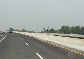 Geregetan Dirampok di Tengah Tol, Sopir Truk Langsung Tancap Gas untuk Kejar dan Tabrak Mobil Pelaku