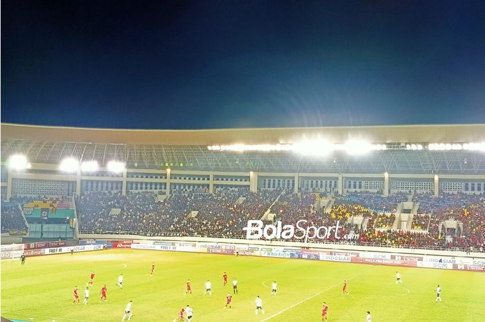 Suasana pertandingan Persis Solo Vs Persita Tangerang di Stadion Manahan, dalam laga grup A Piala Presiden 2022, Senin (27/6/2022).
