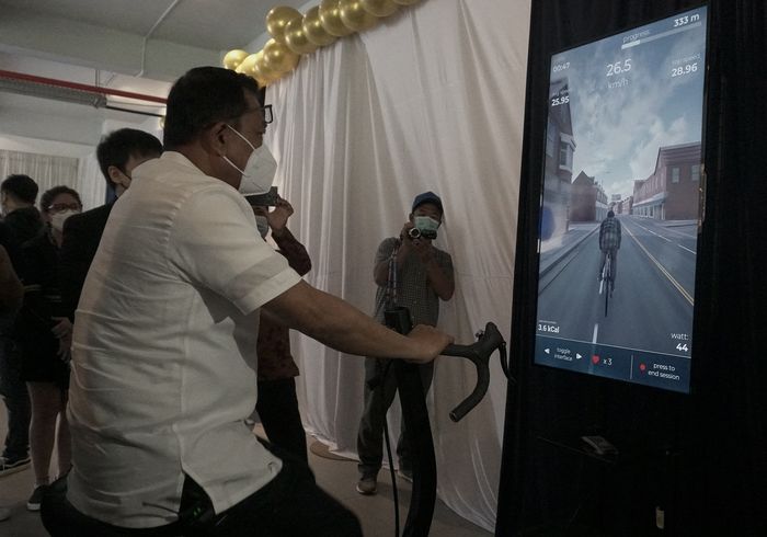 Indonesian Presidential Chief of Staff Moeldoko playing a simulator game 