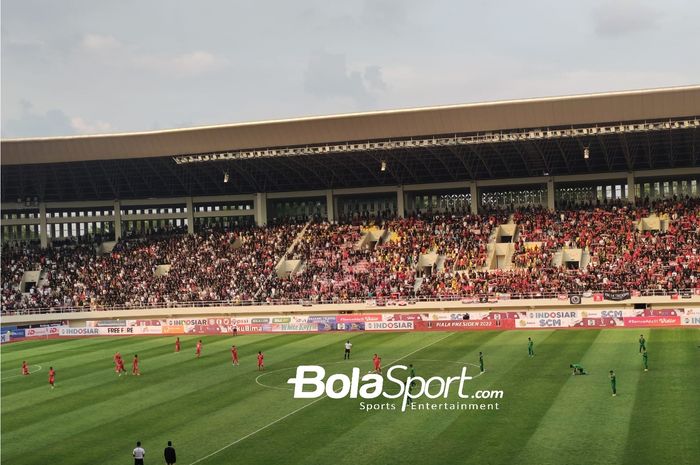 Suasana pertandingan Persis Solo Vs PSS Sleman pada laga perdana grup A Piala Presiden 2022, di Stadion Manahan, Solo, Sabtu (11/6/2022).