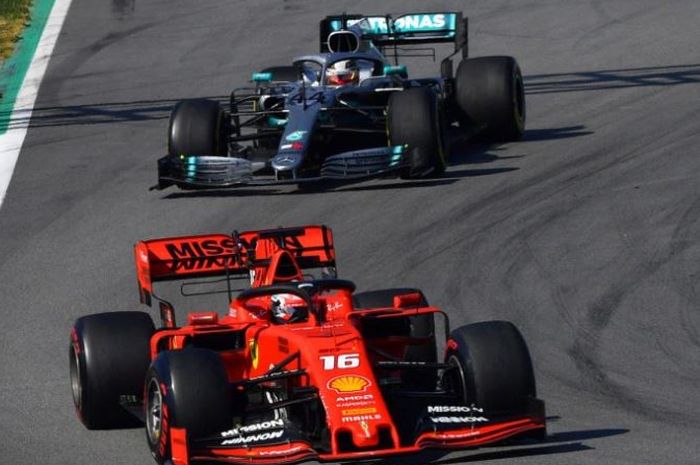 Duel Tim Ferrari dan Mercedes
