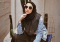 Asyik Nonton Konser Melly Goeslaw Pakai Jaket Denim, Zaskia Sungkar Kepergok Bawa Tas Ransel Seharga Rp65,6 Juta