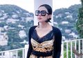 Cuma Foto di Jalanan Kecil, Syahrini Pamer Tampilan Modis dan Sepatu Mewah Juta Rupiah