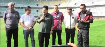 Ketum PSSI, Erick Thohir mengumumkan harga tiket timnas Indonesia Vs Palestina i Stadion Gelora Bung Tomo, Surabaya, pada Selasa (6/6/2023).