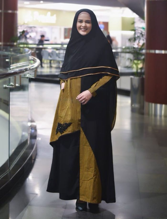 Gamis syar'i motif ala Cut Meyriska
Instagram Cut Meyriska
