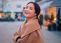 Tanpa Pakai Baju Bermerek Harga Fantastis, Intip Tampilan Nyentrik Nagita Slavina Pakai Jas Hujan Warna-warni Saat Liburan!