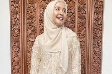 Berita Tren Kebaya Hijab Lamaran 2020 Terbaru Hari Ini Tren Kebaya Hijab 2020 Gaya Kondangan Santun Nan Anggun Ala Laudya Cynthia Bella