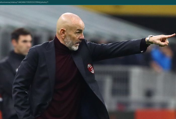 Pelatih AC Milan, Stefano Pioli dalam memimpin satu laga di Liga Italia 2021-2022.