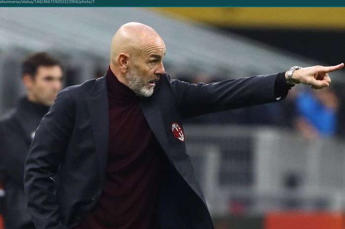 Pelatih AC Milan, Stefano Pioli dalam memimpin satu laga di Liga Italia 2021-2022.