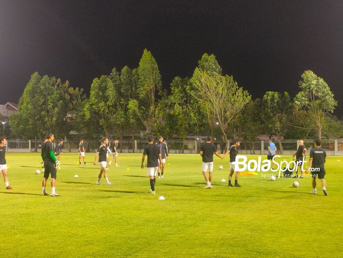 Latihan timnas U-23 Turkmenistan sebelum melawan Indonesia di Lapangan Banyuanyar, Solo pada Senin (11/9/2023).