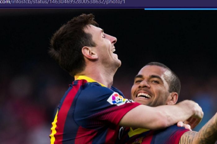 Dani Alves dan Lionel Messi berpelukan saat keduanya bermain bersama di Barcelona.