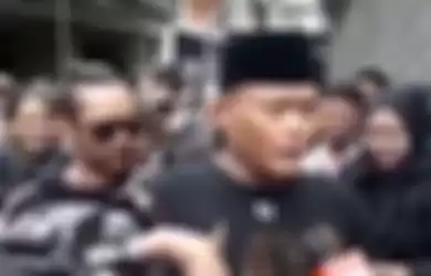 Sule saat ditemui wartawan di sela pemakaman Lina