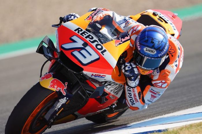 Pembalap Repsol Honda, Alex Marquez saat tampil pada sesi latihan bebas MotoGP Andalusia di Sirkuit Jerez, Spanyol, 24 Juli 2020.