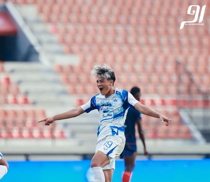 Eskpresi pemain PSIS Semarang, Alfeandra Dewangga saat mencetak gol ke gawang Arema FC dalam lanjutan pekan ke-24 Liga 1, Senin (5/2/2024) di Stadion Kapten I Wayan Dipta, Bali.