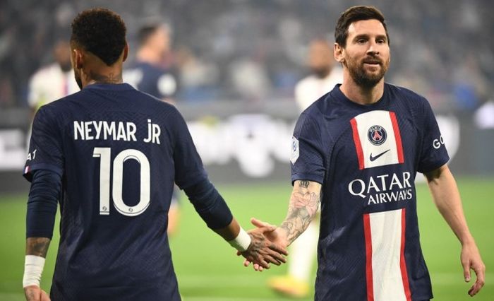 Lionel Messi dan Neymar dalam laga kontra Lyon pada lanjutan Liga Prancis 2022-2023.
