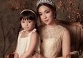 Kompaknya Gisella Anastasia dan Gempi Kenakan Swimsuit Seksi Saat Sarapan di Kolam Renang Bali