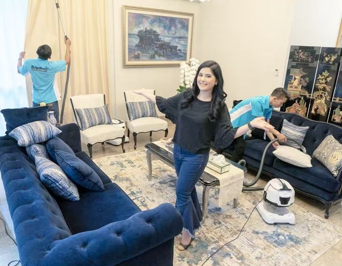 Ruang tamu rumah Annisa Pohan