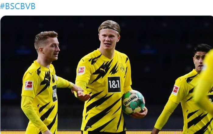 Erling Haaland (tengah) menjadi aktor utama dalam kemenangan 5-2 Borussia Dortmund atas Hertha Berlin usai mencatatkan quattrick alias memborong empat gol.