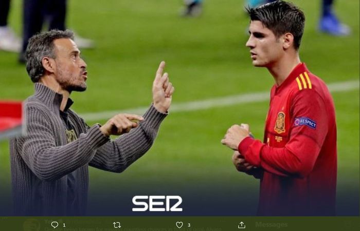 Pelatih timnas Spanyol, Luis Enrique, berbicara dengan Alvaro Morata.